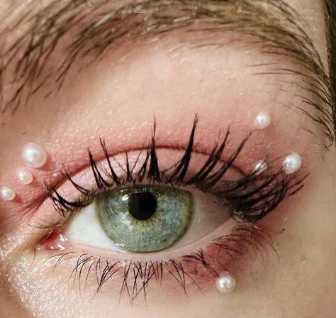 Aphrodite Makeup, Pearl Eye Makeup, Hippie Makeup, Gold Makeup Looks, Crystal Makeup, Pink Eye Makeup, Graduation Makeup, Simple Eye, Eye Makeup Pictures