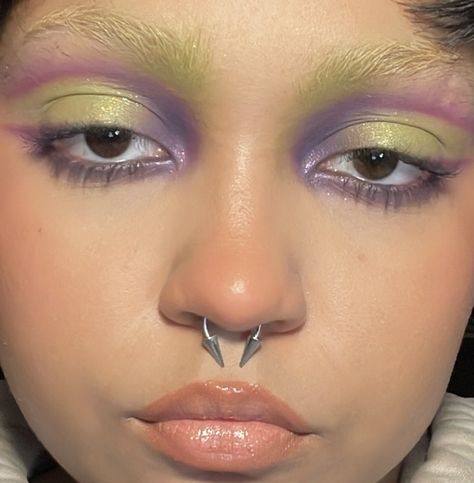 Wicked Witch Of The West Inspired Makeup, D&d Makeup, Makeup Inspiration Colorful, Funky Make Up Looks, Loud Makeup Looks, Dnd Makeup Looks, Colourful Makeup Aesthetic, Glamlite Scooby Doo, Floral Makeup Ideas