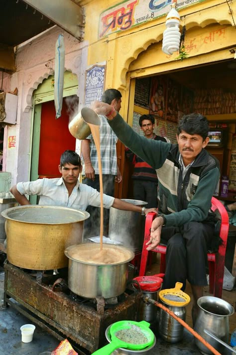 Tea Stall, Indian Palmistry, Desi Street Food, India Street, Food Indian, Street Food Market, Chai Recipe, Amazing India, Food Art Photography