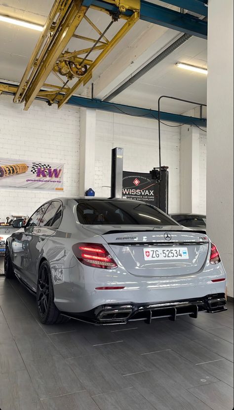 Car Dump, Mercedes Interior, Garage Design Interior, Amg Car, Amg Mercedes, Dream Cars Bmw, Dream Cars Mercedes, Sports Car Wallpaper, E63 Amg