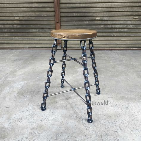 Thank you very much for seeing it. I made it by welding the chain. Black and gray are textured paints with a rough surface. As it has an adjuster, it eliminates rattling. [Size] Height 47cm(18.5 inches) Seat surface Φ26cm(10.2 inches) [Color] Matte clear or Black or Gray Since all are by hand, there may be some dimensional errors, uneven coating, scratches, etc. Please understand and consider purchasing. The price may fluctuate depending on the yen exchange rate. Please be aware that I can answer questions, but I can only understand Japanese, so translation will take time and response will be delayed. I will try to get back to you as soon as possible i could. Thank you for visiting. I made it by welding the chain. The black and gray paints have a rough textured surface. It comes with a fel Cool Welding Projects, Horseshoe Crafts Projects, Metal Welding Art, Welding Crafts, Welded Furniture, Automotive Furniture, Welding Art Projects, Welding And Fabrication, Diy Welding