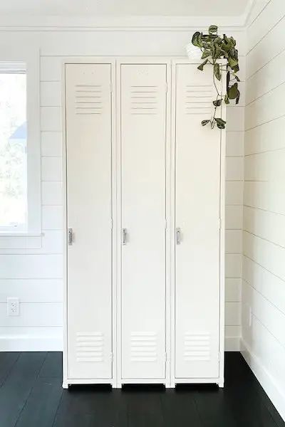 Vintage Lockers Ideas For Home, Metal Lockers Repurposed, Diy Lockers, Repainting Cabinets, Gym Space, Diy Locker, Vintage Lockers, Older Homes, School Lockers