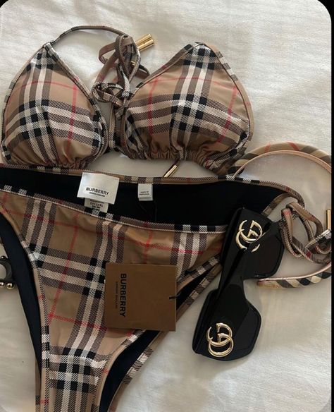 Burberry Swim, Vacation Swimsuit, Rich Women Lifestyle, Burberry Vintage, Rich Women, Swag Outfits For Girls, Swimming Suit, Cute Bathing Suits, Vintage Burberry