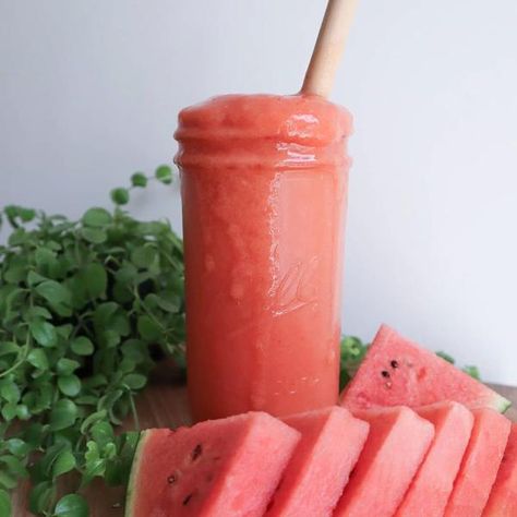 Watermelon Tropical Smoothie - Coconut Bowls | North America Smoothies Aesthetic, Homemade Smoothie Bowl, Watermelon Smoothie Recipe, Tropical Smoothies, Watermelon Refresher, Smoothie Aesthetic, Watermelon Smoothie Recipes, Tropical Smoothie Recipes, Watermelon Smoothie