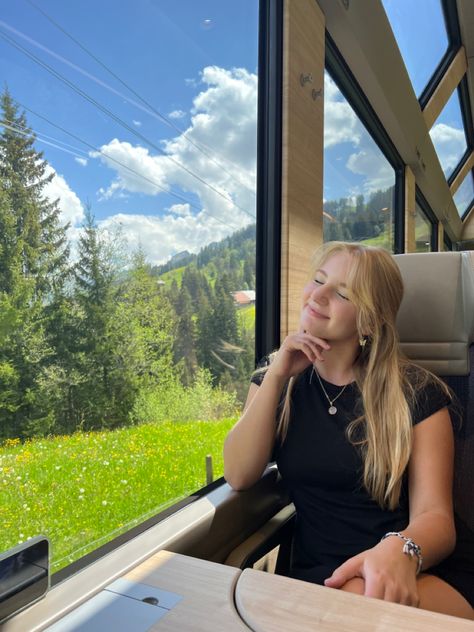 Switzerland Train Aesthetic, Switzerland Picture Ideas, City Landscape Aesthetic, Switzerland Train, Travel Photo Ideas, Nature Photography Aesthetic, Places Aesthetic, Switzerland Summer, University Abroad