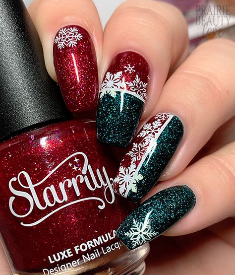 Red And Green Sparkle Christmas Nails, Christmas Glitter Nail Designs, Scottish Nail Art, Red Acrylic Christmas Nails, Green And Red Nails Christmas, Red Green And Gold Nails, Red And Green French Tip Nails, Plain Christmas Nails, Red Green Christmas Nails