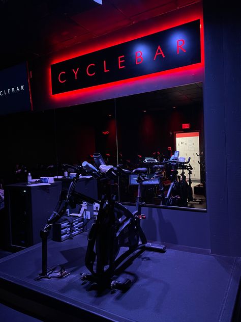 Cyclebar Outfit, Spinning Class Outfits, Workout Classes, Spin Aesthetic, Spin Class Workout Aesthetic, Spin Class Outfit, Cyclebar Aesthetic, Spin Classes Aesthetic, Spin Instructor Aesthetic