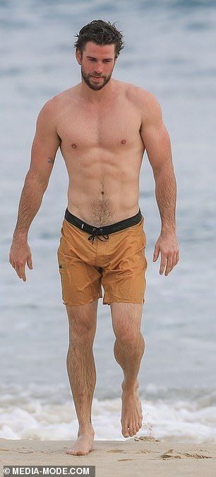 Shirtless Actors, Gabriella Brooks, Hemsworth Brothers, Surfer Boys, Red Hood Jason Todd, Ballet Boys, Poker Face, Liam Hemsworth, Actrices Hollywood