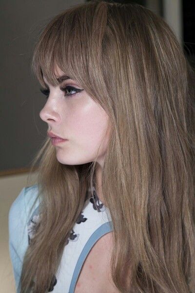 So retro! #bangs #1960 Sandy Brown Hair, Dark Blond, Long Brown Hair, Hair Color Dark, Hair Envy, Cara Delevingne, Light Brown Hair, Hair Dos, Gorgeous Hair