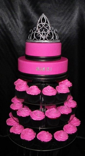 I want to do a hot pink cupcake tower, with the little lingerie string at the top. Pink Bridal Shower Cake, Cake Sweet 16, Hot Pink Cupcakes, Beach Bridal Shower Favors, Hot Pink Cakes, Cupcake Rosa, Cupcake Tower Cake, Paris Sweet 16, Pink Tiara