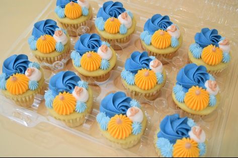 Bluey And Bingo Cupcakes, Bluey Cupcakes Ideas, Bluey Cupcake Ideas, Bluey Cupcakes, Bluey Art, Bluey Halloween, Bluey Party, Bluey Birthday, Themed Cupcakes