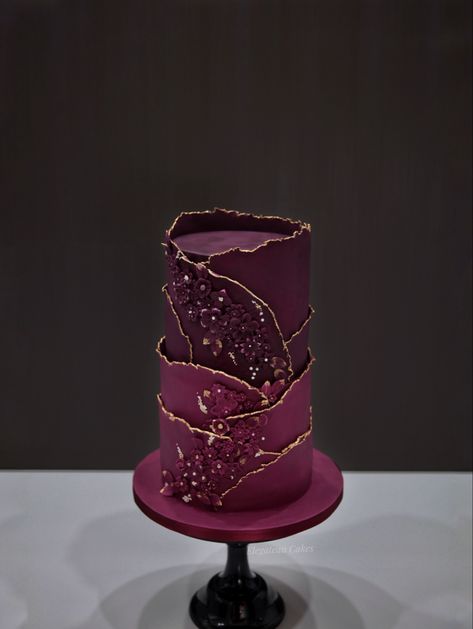 Burgandy Cake Design, Burgundy Cakes, Plum Wedding Cake, Bas Relief Cake, Colourful Cake, Special Event Cakes, Big Wedding Cakes, London Cake, Cool Cake Designs