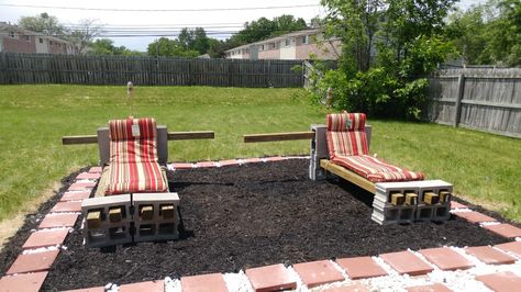 DIY chaise lounges... The back bars still have to be cut, but you gwt the point.   #Cinder blocks and logs Cinder Block Chaise Lounge, Block Furniture, Cinder Block Furniture, Patio Blocks, Backyard Hangout, Diy Backyard Patio, Fire Pit Landscaping, Cinder Blocks, Backyard Diy