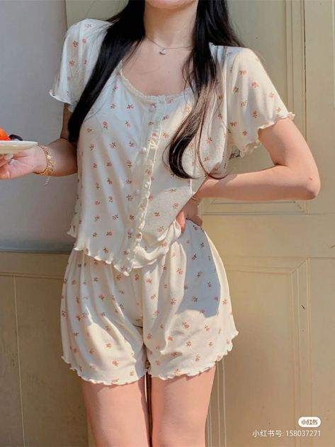 Night Pajamas Aesthetic, Pyjama Shorts Aesthetic, Douyin Pajamas, Korean Night Suit For Women, Korean Night Suit, Korean Pajamas Aesthetic, Korean Home Outfit, Night Clothes Women, Sleeping Clothes Women