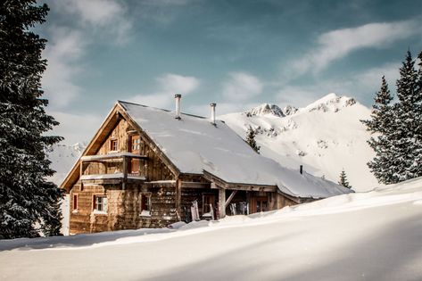 Ophir Pass Ultimate Ski Hut Cabin Snow, Cabin In Snow Aesthetic, House On Snowy Mountain, Ski Europe, Ski Hut, Austrian Ski Chalet, Cabin In Snowy Mountains, Alpine Lodge, Ski Backpack