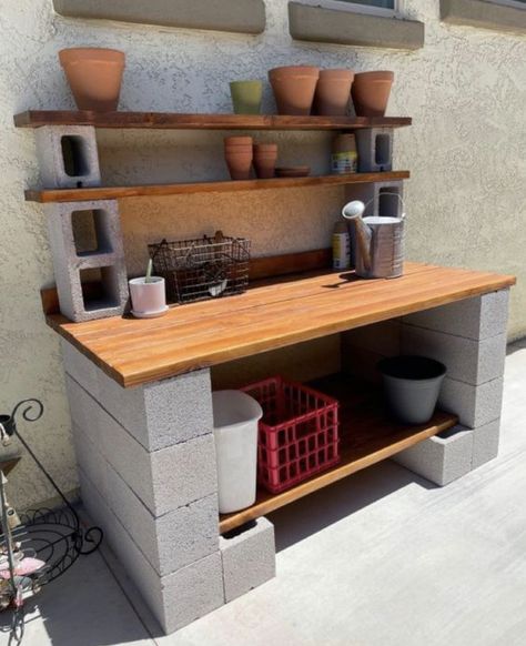 Cinder Block Tiered Plant Shelves, Cinder Block Potting Table, Cinder Block Plant Stand, Easy Small Garden Ideas, Cinder Blocks Diy, Garden Work Bench, Diy Garden Table, Diy Potting Bench, Outdoor Potting Bench