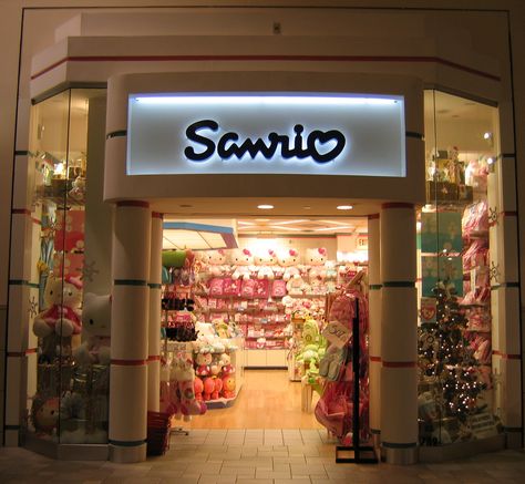 Sanrio Sanrio Store Aesthetic, Sanrio Store Japan, 90s Things, Hello Kitty Store, 2000s Core, Sanrio Shop, City Of Ember, Friends Celebrating, Sanrio Puroland