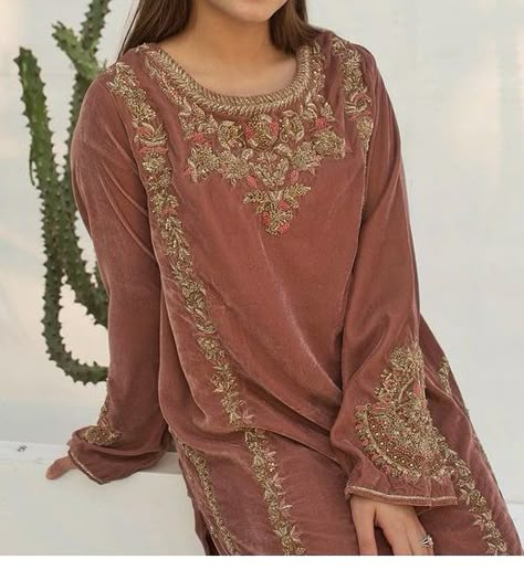 Valvet Work Design, Designer Velvet Kurta With Embroidery, Valvet Suite Design Pakistani Embroidery, Fitted Velvet Kurta With Dabka Detailing, Bollywood Style Embroidered Velvet Kurta, Fitted Velvet Kurta With Dabka Embroidery, Velvet Shirts, Velvet Pakistani Dress, Velvet Suit Design