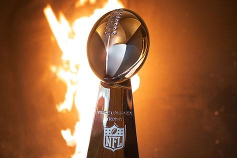 Vince Lombardi Trophy, La Rams Football, Super Bowl Trophy, Mvp Trophy, Super Bowl Winners, Lombardi Trophy, Sports Trophies, Football Trophies, Super Sunday