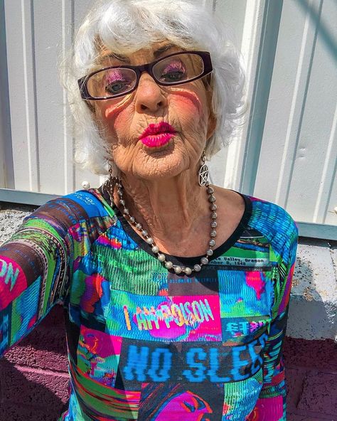 79.7k Likes, 542 Comments - ✨🌈💖 BAD LIL BADDIE 👵🏼🌈✨ (@baddiewinkle) on Instagram: “GUESS WHO IS COMING TO VEGAS? IT’S BOUT TO BE LIT 👅 I’m gonna be playing all night long at…” Baddie Coloring Pages, Solar System Coloring Pages, Baddie Winkle, Candy Coloring Pages, Paw Patrol Christmas, Happy Birthday Coloring Pages, Fall Owl, Owl Coloring Pages, Birthday Coloring Pages