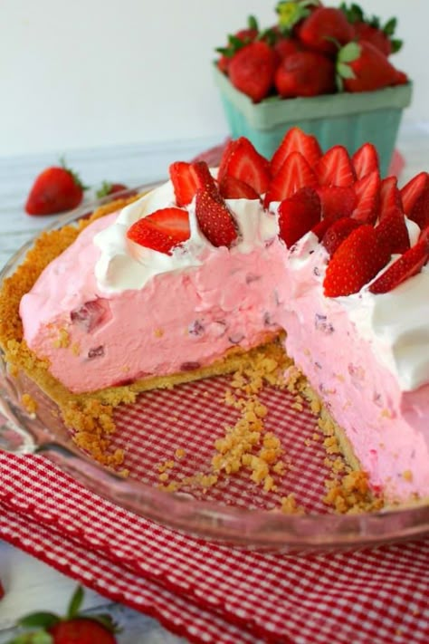 Cold Strawberry Dessert, Jello Cream Cheese Pie, Strawberry Pie With Jello, Jello Cream Cheese, Strawberry Cream Pie Recipe, Golden Oreo Crust, Pies Dessert, Dirt Pie, Strawberry Cream Pie