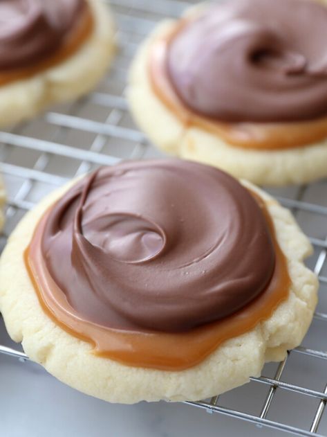 Easy Twix Cookies {Made From A Cake Mix} Story - It's Always Autumn Twix Candy, Caramel Recipe, Soft Cookies, Twix Cookies, I Am Baker, Caramel Cookies, Cookie Calories, Baking Cookies, White Cake Mixes