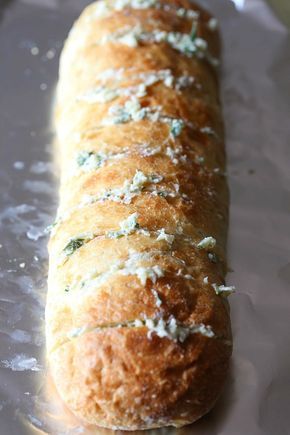 This Garlic Bread is the best you will ever make...it's buttery, cheesy and LOADED with fresh garlic! Garlic Bread In Foil, Stuffed Garlic Bread Recipe, Best Garlic Bread Recipe, The Best Garlic Bread, Best Garlic Bread, Stuffed Garlic Bread, Cookies And Cups, Garlic Bread Recipe, Dried Parsley