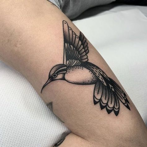 Hummingbird Tattoo Old School Style, Bird Tattoos For Women Traditional, American Trad Hummingbird, Humming Bird American Traditional Tattoo, Hummingbird Tattoo Old School, Humming Bird Traditional Tattoos, American Traditional Tattoos Hummingbird, Traditional Style Hummingbird Tattoo, Traditional Tattoos Hummingbird