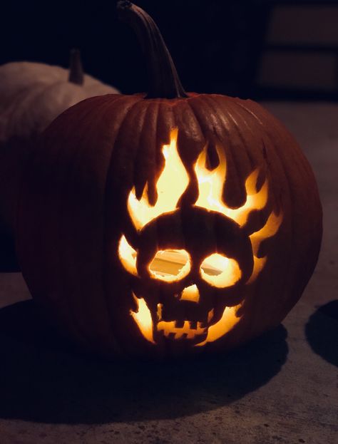 #pumpkin #jackolantern #halloween #flames #skull #fall Pumpkin Carving Skull, Skull Jack O Lantern, Flame Pumpkin Carving, Badass Pumpkin Carving, Hawaii Pumpkin Carving, Pumpkin Carving Intricate, Dining Room Storage, Fall Diy, Jack O Lantern