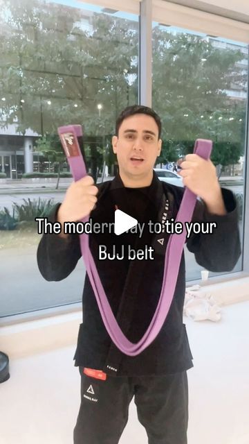 Victor Margheriti on Instagram: "The modern way to tie your BJJ belt. It doesn’t come off easily, looks super neat with just a single column and doesn’t take long at all to do! 

#brazilianjiujitsu #bjj #jiujitsulifestyle #주짓수" How To Tie Jiu Jitsu Belt, Jiujitsu Aesthetic, Bjj Aesthetic, Brazilian Jiu Jitsu Belts, Jiu Jitsu Belts, Key Locks, Bjj Belts, Belt Holder, Ju Jitsu