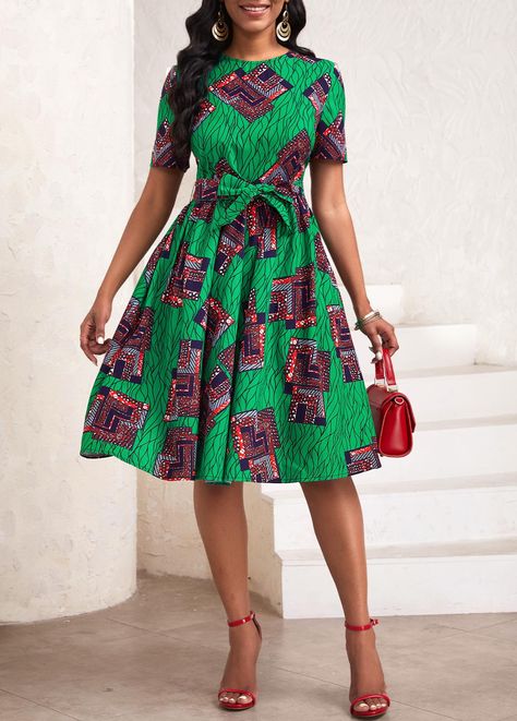 Printed Dress Street Style, Printed Dress Outfit, Kitenge Designs, Shift Dress Styles, Ankara Dress Styles, Round Neck Dress, Short Gowns, Printed Summer Dresses, African Print Dresses