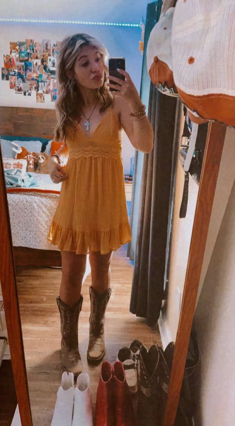 Country Outfits With Dresses, Country Girl Church Outfits, Western Church Fits, Church Outfit Western, Western Church Outfits Women, Country Church Outfit, Western Church Outfit, Cute Country Dresses, Church Outfit Women