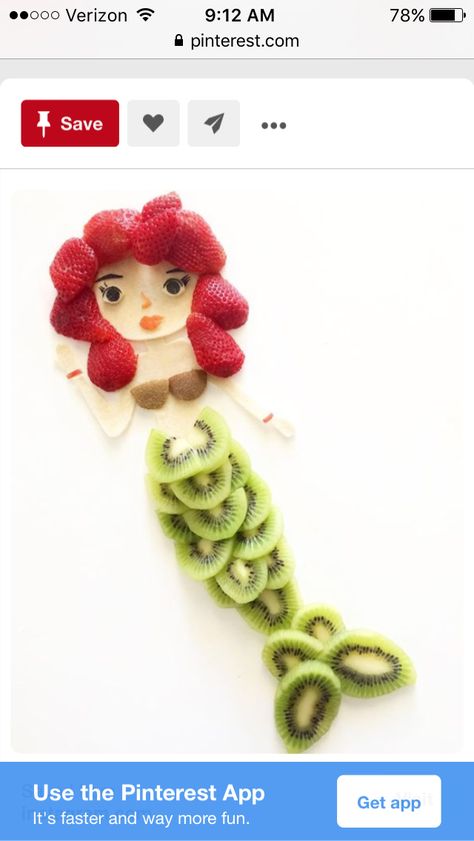 Mermaid fruit Deco Fruit, Decorações Com Comidas, Food Art For Kids, Creative Food Art, Cute Snacks, Food Carving, Easy Food Art, Strawberry Fruit, Fun Kids Food