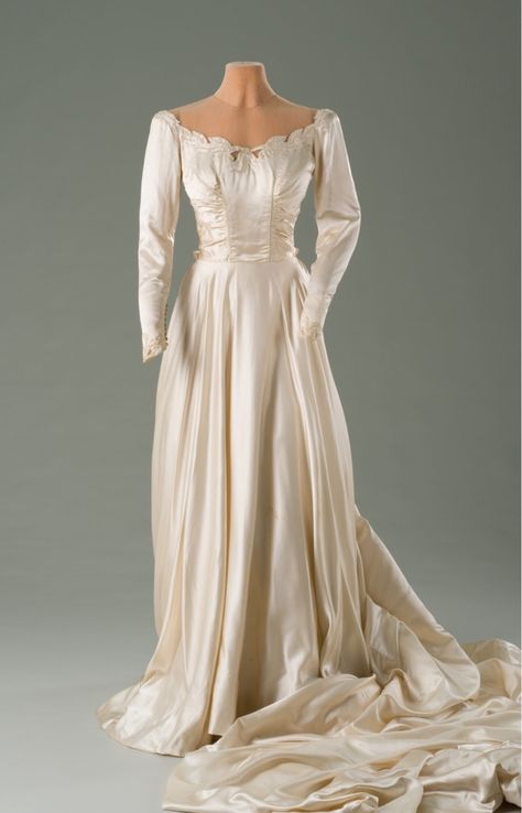 What Dina Merrill (aka Nedenia Hutton) wore when she married Stanley M. Rumbough, Jr. on March 23, 1946. Hillwood Estate and Museum 40s Wedding Dresses, Dina Merrill, Hillwood Estate, 1940s Wedding Dress, History Of Fashion, Satin Wedding Gown, 20th Century Fashion, Backgrounds Phone, Antique Wedding