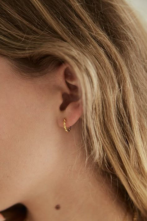 Simple Jewelry Earrings, Brie Leon, Small Earrings Gold, Simple Gold Earrings, Fancy Jewelry Necklace, Minimalist Earrings Gold, Multiple Piercings, Sleeper Earrings, Mini Twists