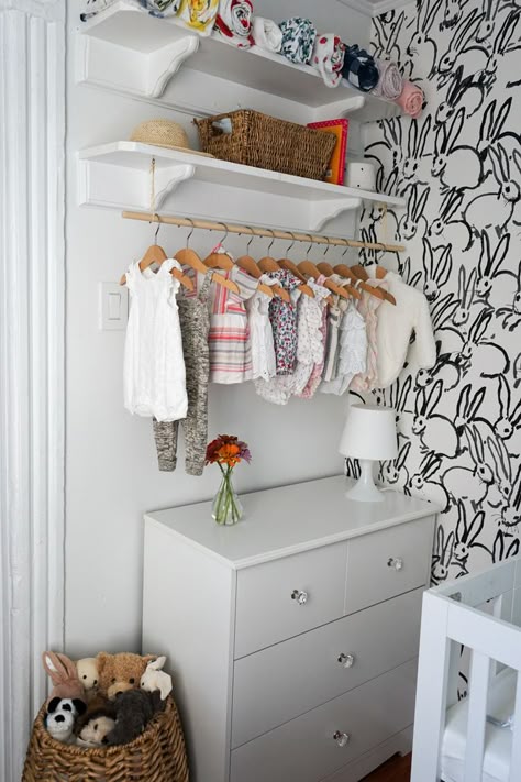 Baby Chest Of Drawers Organization, Tiny Baby Room, Small Baby Room Ideas, Tiny Nursery, Nursery Nook, Small Baby Room, Small Space Nursery, Baby Room Organization, Baby Clothes Organization