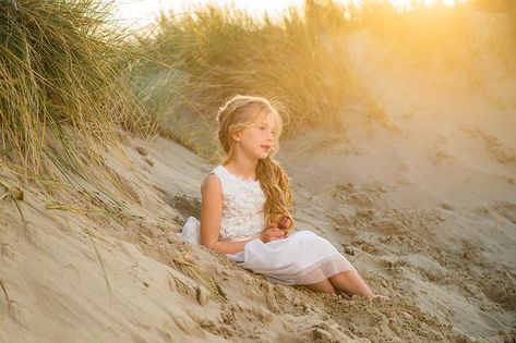 Kids Beach Photoshoot, Sand Dunes Photoshoot, 2024 Beach, Bday Pics, Family Photoshoot Poses, Family Pic, Beach Family Photos, Beach Shoot, Beach Family