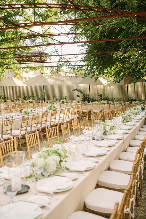 Concept: 2 parallel great tables placed diagonally on terrace to maximize length (with full length blush linen and natural wood bistro chairs with white cushions) White Linen Wedding, Healdsburg Wedding, Wedding Rehearsal Dinner Decorations, Dinner Reception, Linen Wedding, Garden Reception, Romantic Backdrop, Wedding Simple, Simple Elegant Wedding