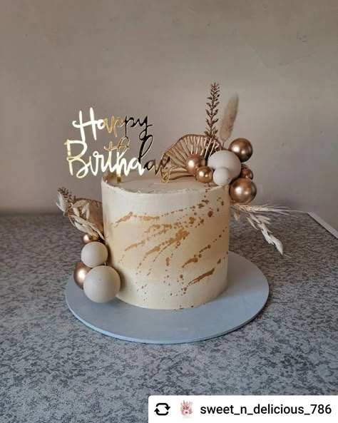 Debut Cake, Chocolate Cake Layers, Golden Birthday Cakes, 25th Birthday Cakes, Boho Cake, Gold Birthday Cake, Unique Birthday Cakes, Elegant Birthday Cakes, Cake Party