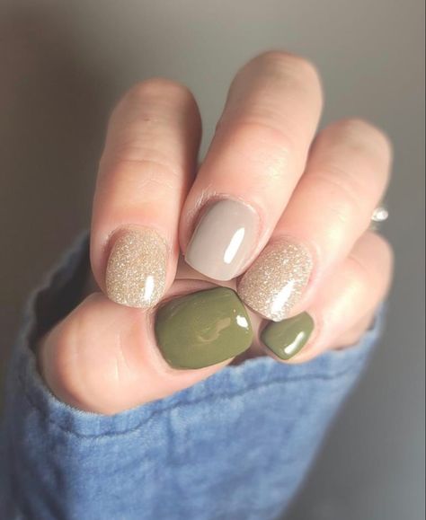 Light Shade Nails, October Gel Nails Short, November Nails Gel, Fall Green Nails Short, Fall Dip Nails Short, Green Fall Manicure, Solid Nails With Glitter Accent Nail, Short Natural Nail Designs Fall, Fall Gel Nails Green