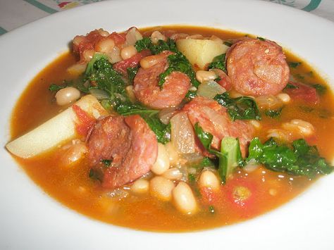 Portugese Linguica, Bean & Kale stew. Perfect for a cozy evening! Linguica Recipes, Kale Stew, Portuguese Soup, Portugal Food, Kale Soup, How To Cook Beans, Bean Stew, Cozy Meals, Crock Pot Soup