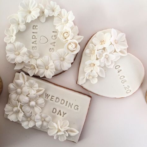 Wedding Biscuits Ideas, Decorated Wedding Cookies, Wedding Biscuits, Wedding Cookies Decorated, Floral Cookies, Elegant Cookies, Bridal Cookies, Wedding Cake Cookies, Fondant Cake Designs