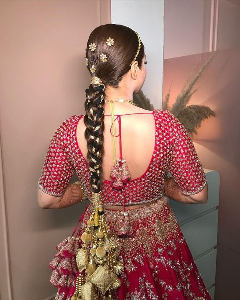 Bridal Braids Indian, Haldi Look Hairstyle For Bride, Indian Bride Braid Hairstyle, Jaago Outfit Ideas, Bridal Blouse Latkan Designs, Punjabi Pranda Hairstyles, Bridal Hairdo Indian, Mehendi Hairstyles Brides, Paranda Hairstyle Punjabi