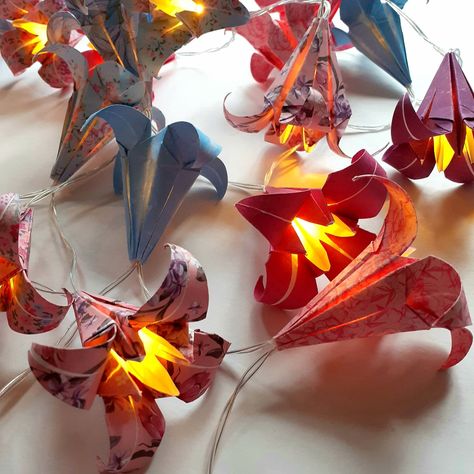 Craft Paper Decoration Ideas, Paper Lantern Cricut, Origami Fairy Lights, Origami Art Projects, Origami Fairy, Origami Decorations, Origami Light, Origami Inspiration, Dorm Crafts