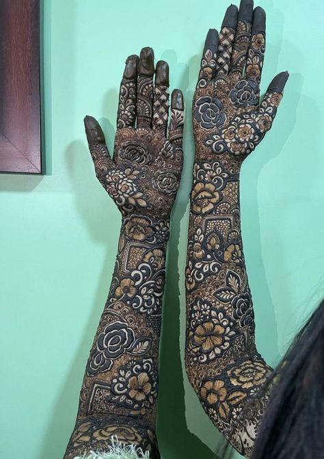 Henna Back Hand, Henna Design Simple, Dulhan Bridal, Latest Mehndi Designs Wedding, Mehndi Design Bridal, Henna Tattoo Design, Back Hand Mehndi Design, Henna Hands, Tattoos Henna