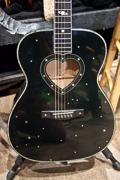 Ann Wilson of Heart uses a custom Martin guitar with a heart-shaped soundhole and star-constellation inlays for "These Dreams". Black Guitar, My Candy Love, Guitar Tech, Guitar Obsession, Guitar Acoustic, Cool Electric Guitars, Kings Of Leon, Mia 3, Guitar Art