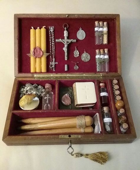 Vampire Hunter Kit Diy, Vampire Hunting Kit Diy, Vampire Hunter Kit, Demon Hunter Aesthetic, Vampire Hunter Costume, Vampire Hunter Aesthetic, Vampire Hunting Kit, Vampire Kit, Hunter The Reckoning