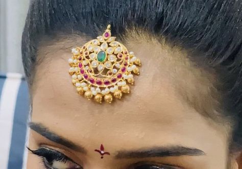 Papadi Billa Designs, Mang Tikka Gold Bridal, Matha Patti Look, Papadi Billa Designs Gold, Mang Tikka Gold, Papati Billa, Temple Jewellery Jhumkas, Papidi Billa, Saree Function