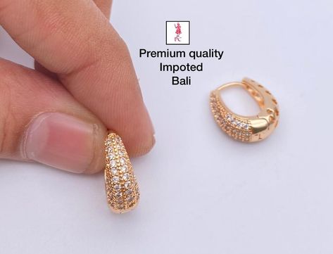 Small Bali Earrings Gold, Diamond Bali, Quinceanera Jewelry, Jewellery Advertising, Small Earrings Gold, Temple Jewellery Earrings, Gold Bracelet Simple, Simple Gold Earrings, Checks Saree