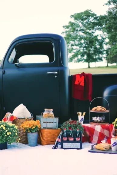 A vintage inspired tailgate! Full of ideas for fall tailgate season. #tailgate #fall Vintage Tailgate, Cute Snack Ideas, Tablescape Thanksgiving, Fall Tailgating, Tailgate Ideas, Letterman Sweaters, Fall Entertaining, Table Setting Decor, Cute Snacks